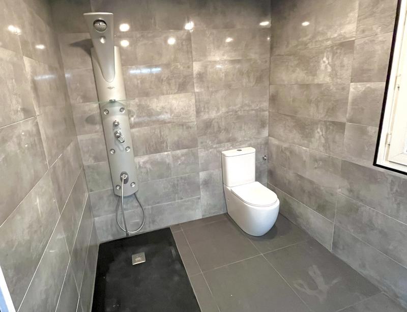 Maison - 475 m² - 8 pièces