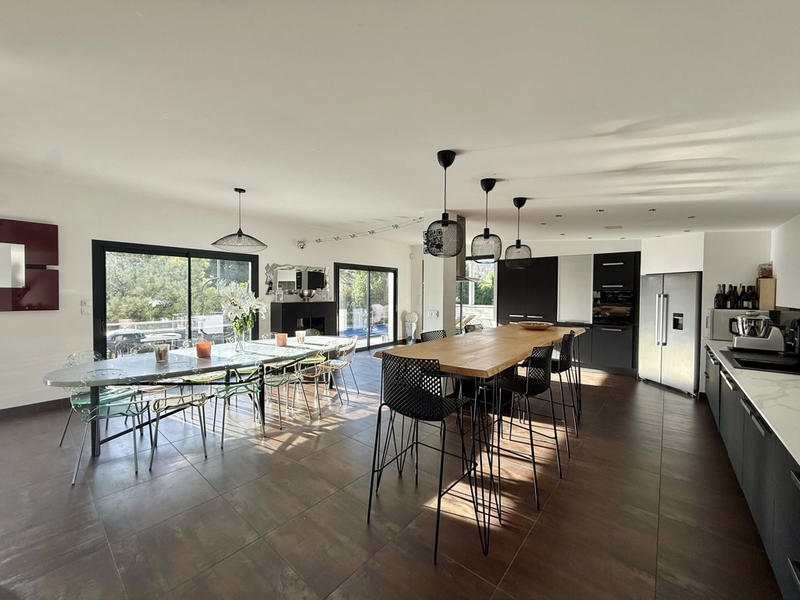 Appartement - 233 m² - 7 pièces