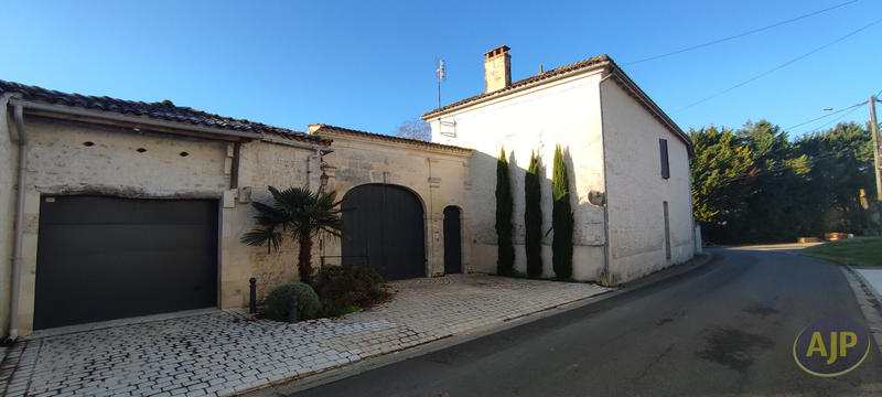 Maison - 281 m² - 9 pièces