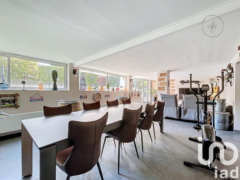 Maison - 225 m² - 7 pièces