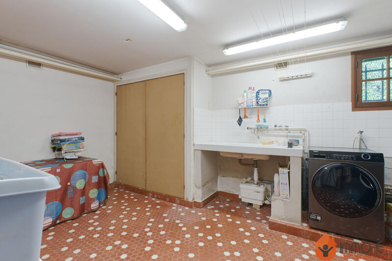 Maison - 270 m² - 10 pièces