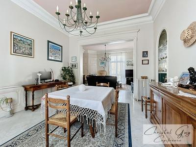 Maison bourgeoise - 337 m² - 10 pièces