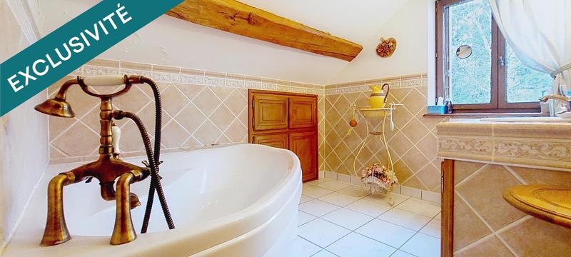 Local commercial - 142 m² - 7 pièces