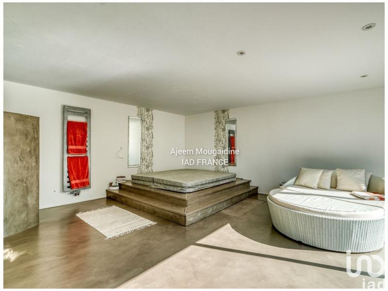 Maison - 226 m² - 9 pièces