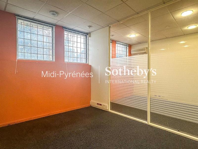 Local d'activités - 317 m²