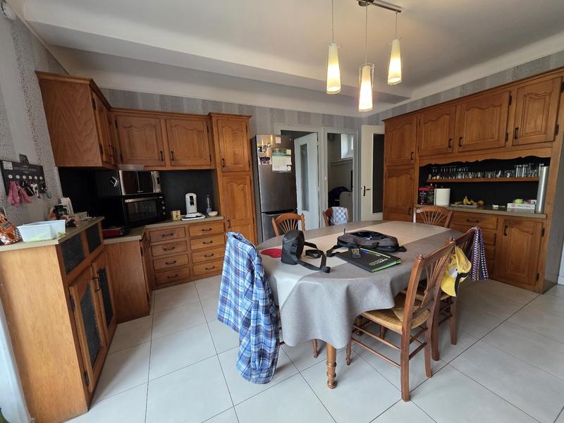 Maison - 245 m² - 9 pièces