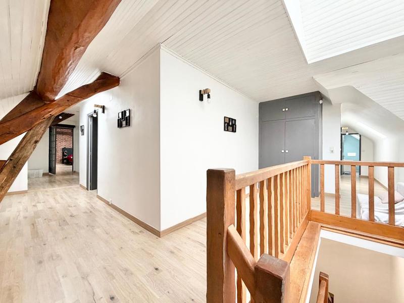 Maison - 214 m² - 7 pièces