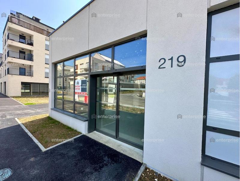 Local commercial - 242 m²