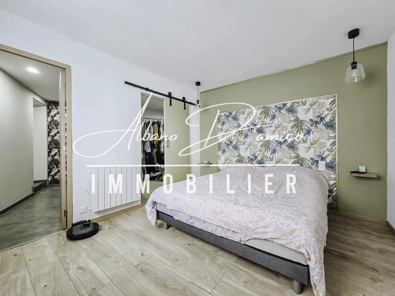 Maison - 208 m² - 9 pièces