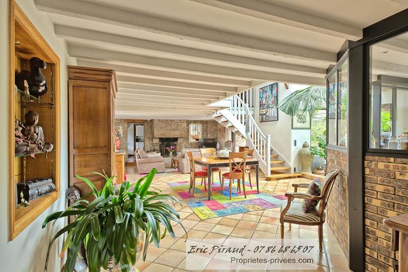 Maison - 240 m² - 8 pièces