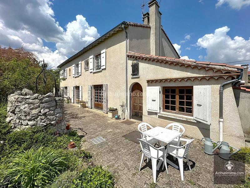 Maison - 240 m² - 10 pièces