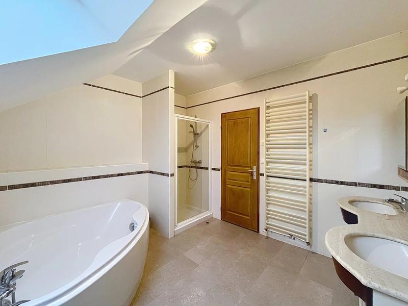 Appartement - 145 m² - 5 pièces