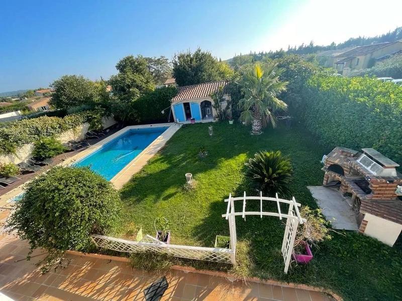 Maison - 270 m² - 9 pièces