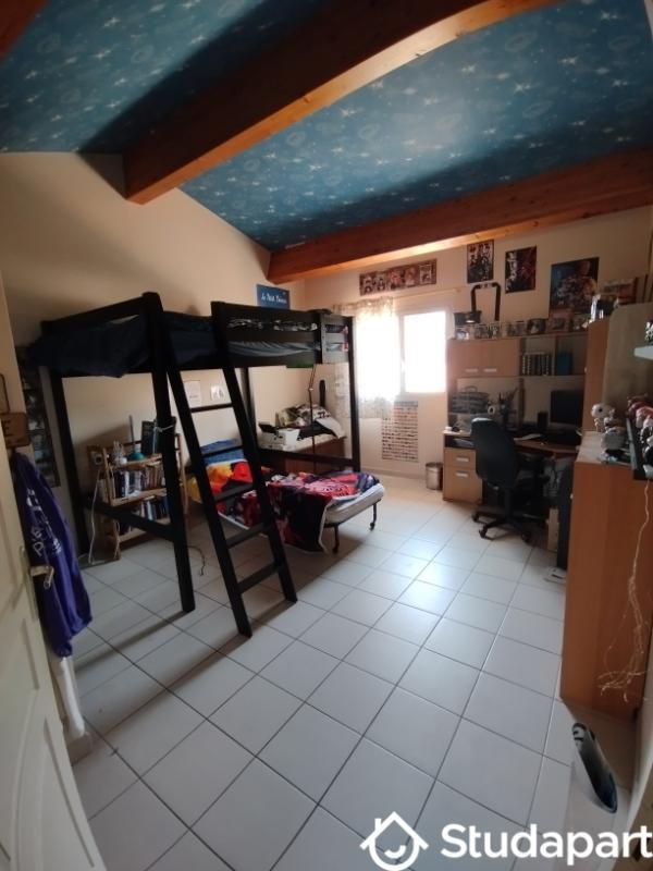 Chambre - 140 m² - 1 pièce
