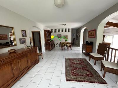 Maison - 161 m² - 7 pièces