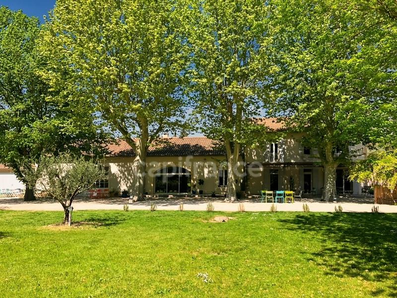 Maison - 628 m² - 9 pièces