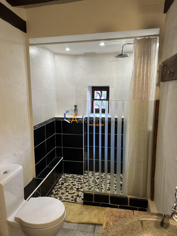 Maison - 347 m² - 14 pièces