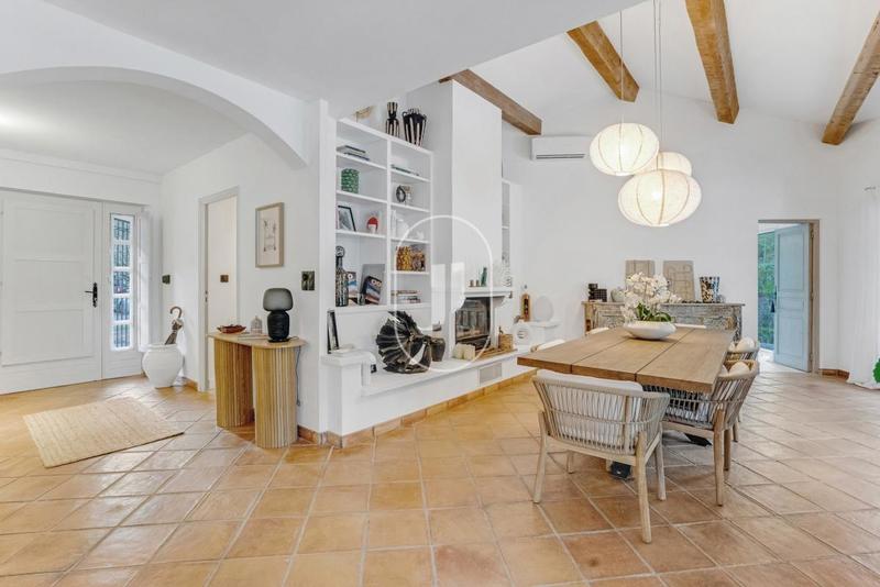 Villa - 197 m² - 7 pièces