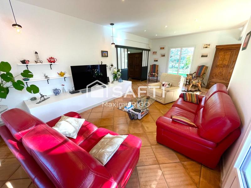 Maison - 230 m² - 10 pièces