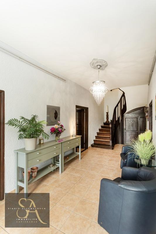 Maison - 312 m² - 9 pièces