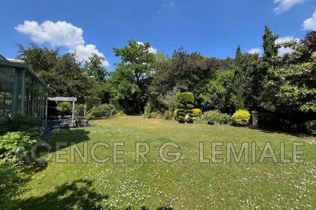 Maison - 326 m² - 12 pièces