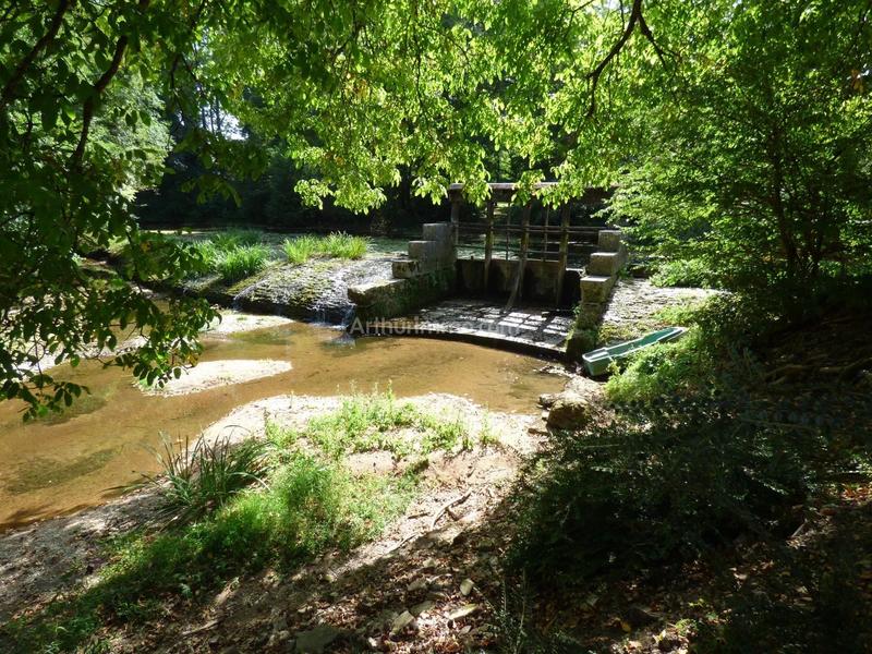 Maison - 310 m² - 11 pièces