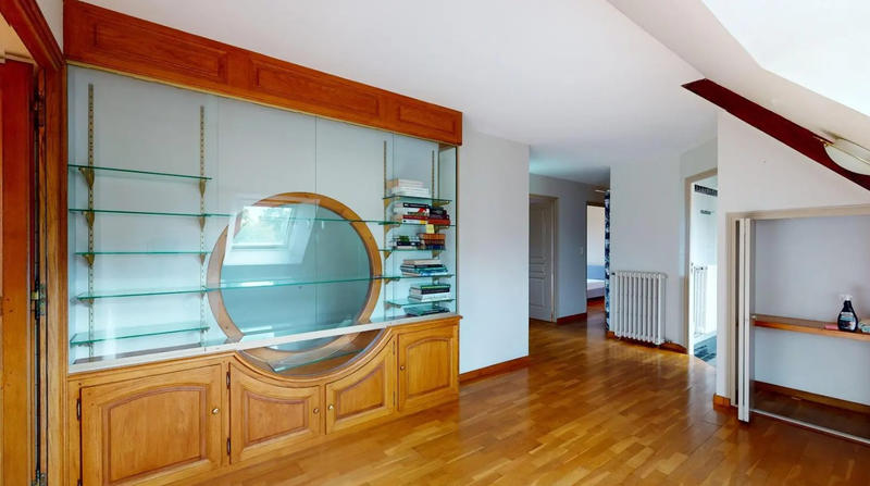 Maison - 280 m² - 10 pièces