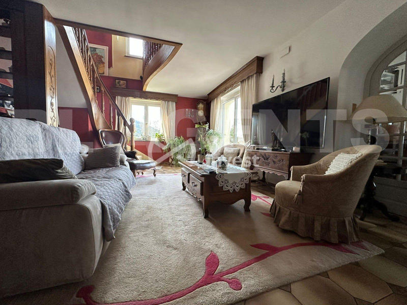 Maison - 270 m² - 8 pièces