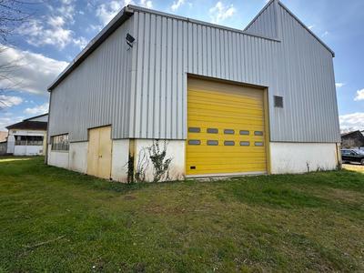 Local d'activité / Entrepôt - 2 775 m² - 3 pièces