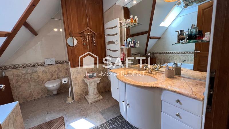 Maison - 267 m² - 9 pièces