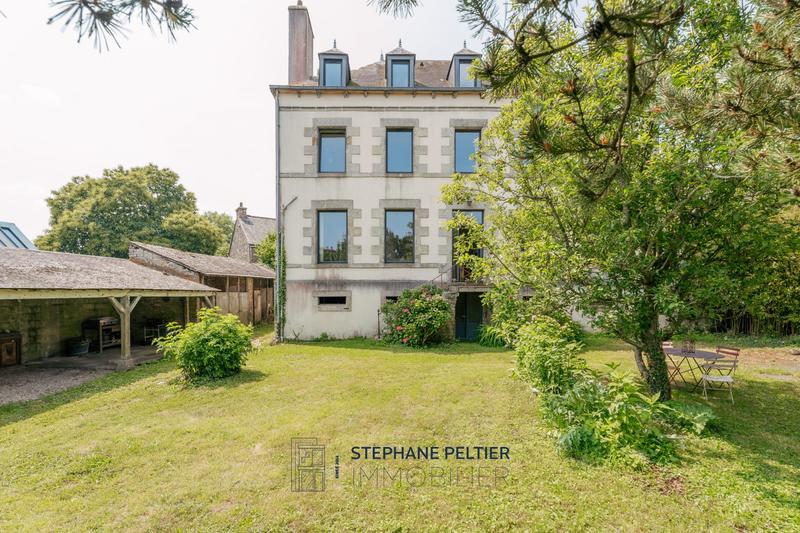 Maison - 300 m² - 9 pièces