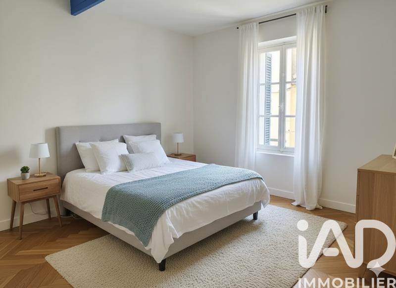 Maison - 230 m² - 7 pièces