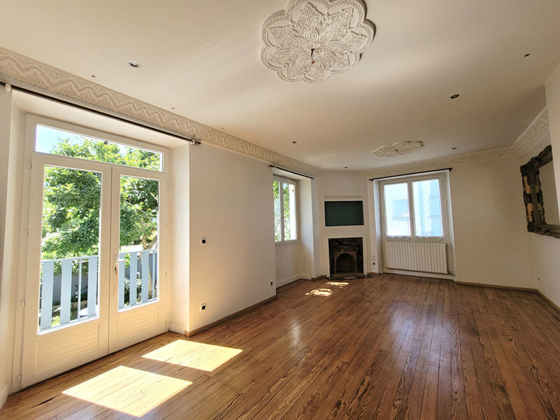 Maison - 205 m² - 6 pièces