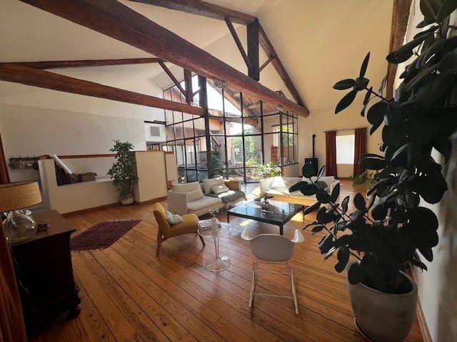 Appartement - 215 m² - 6 pièces