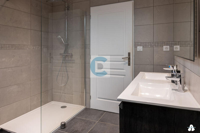 Maison - 144 m² - 8 pièces