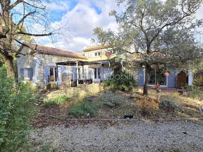 Villa - 200 m² - 7 pièces