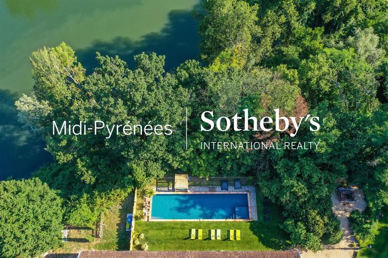 Maison - 1 000 m² - 20 pièces