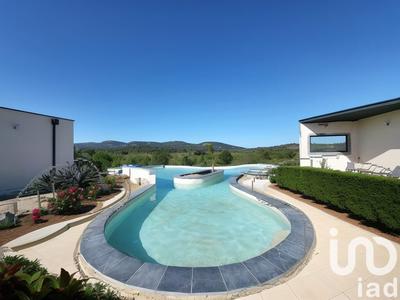 Maison - 240 m² - 6 pièces