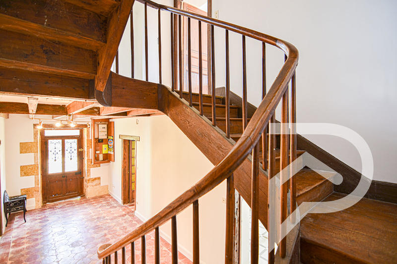 Maison - 240 m² - 6 pièces