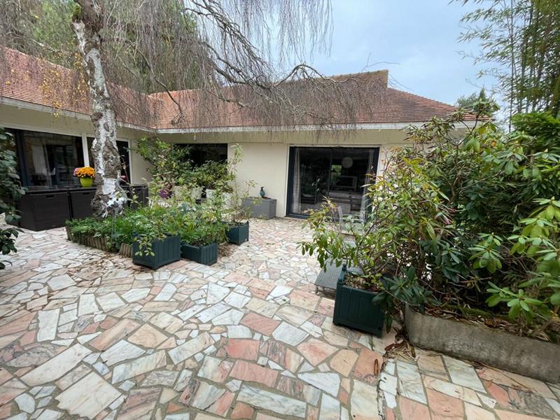Maison - 230 m² - 8 pièces
