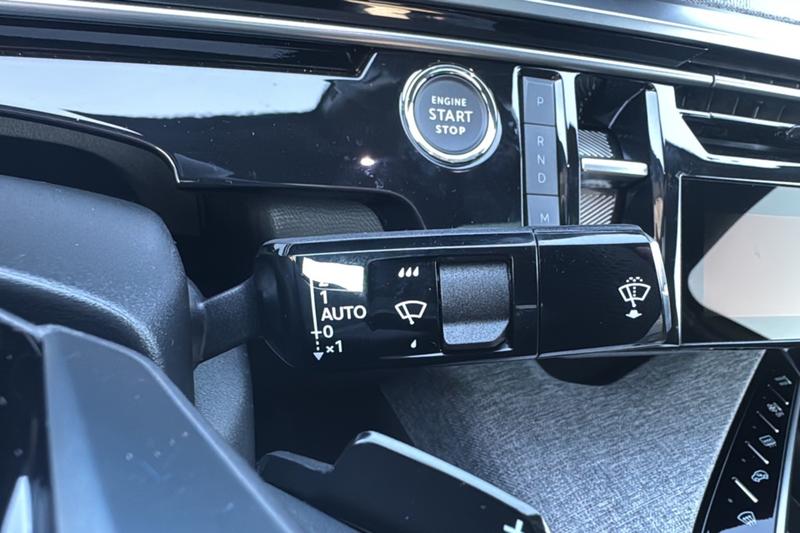 Peugeot 3008 New Hybrid 145 E-Dcs6 Gt