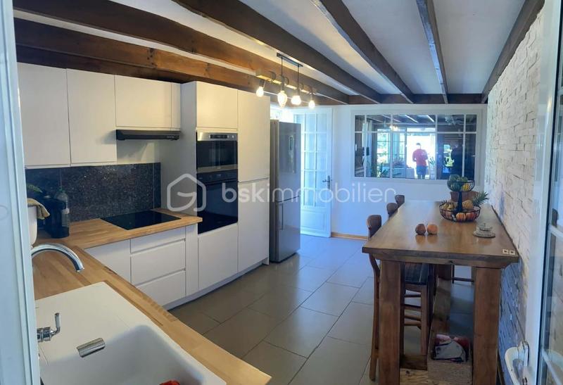 Maison - 650 m² - 3 pièces