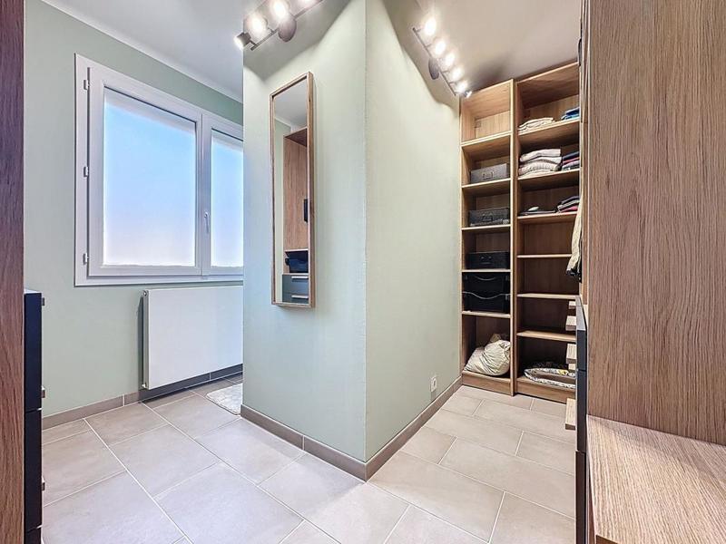 Maison - 205 m² - 6 pièces