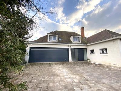 Maison - 305 m² - 6 pièces