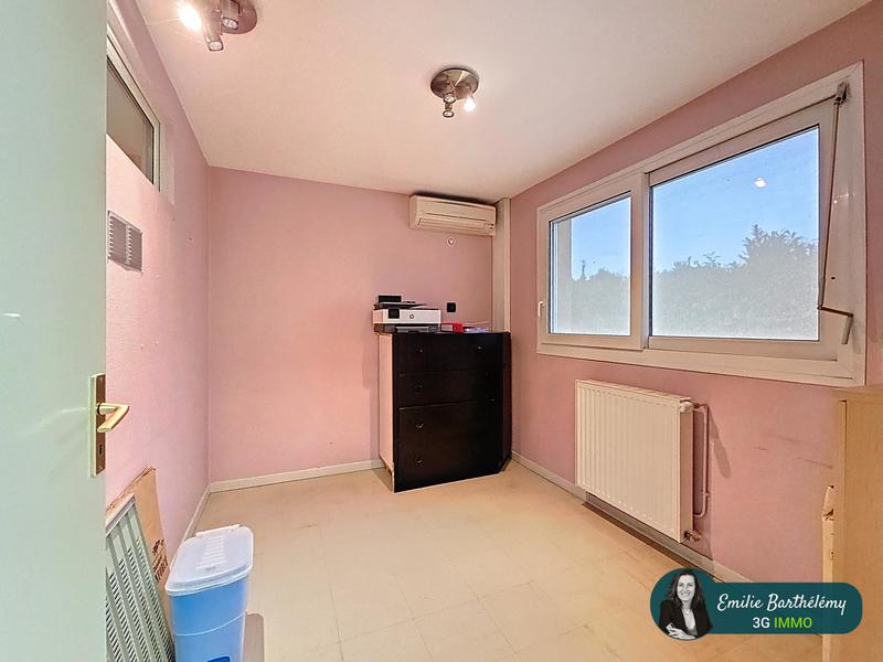 Local commercial - 174 m² - 12 pièces