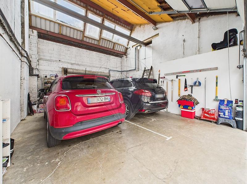 Maison - 233 m² - 8 pièces