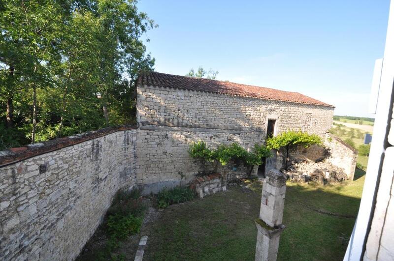 Maison en pierre - 370 m² - 8 pièces