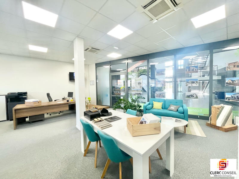 Bureau - 143 m²