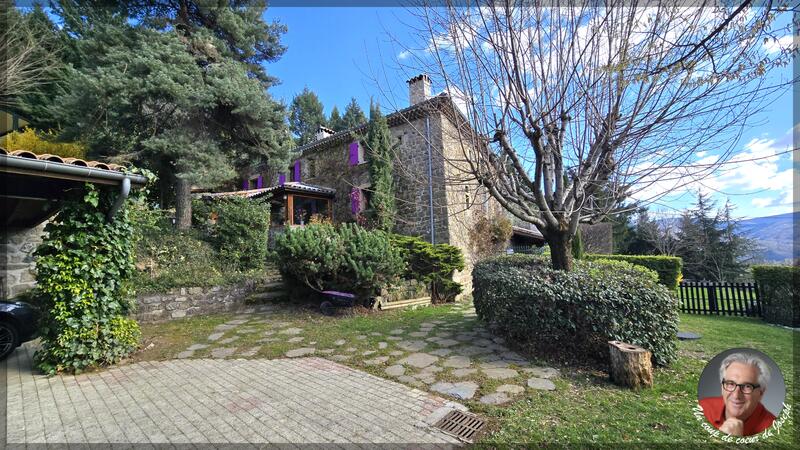 Propriété - 290 m² - 15 pièces