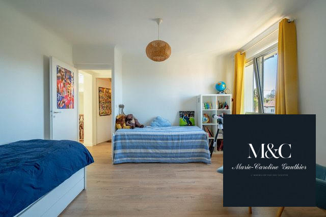 Maison traditionnelle - 235 m² - 7 pièces